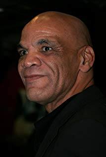 How tall is Paul Barber?